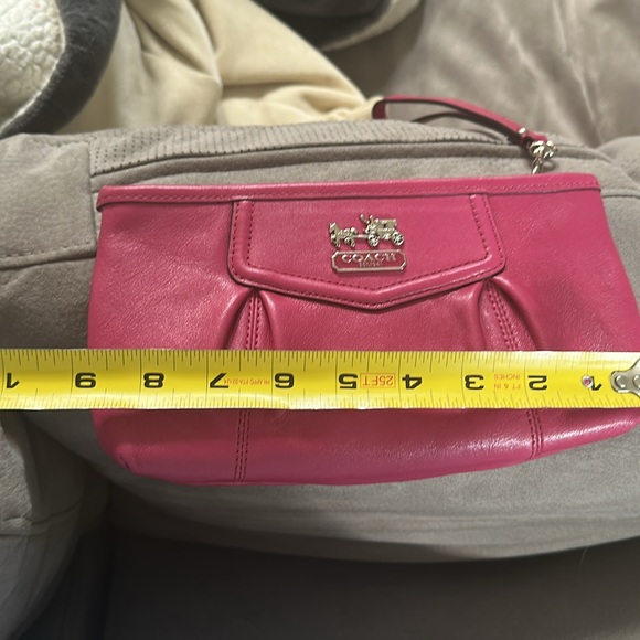 Hot pink coach wristlet/clutch - Picture 4 of 5